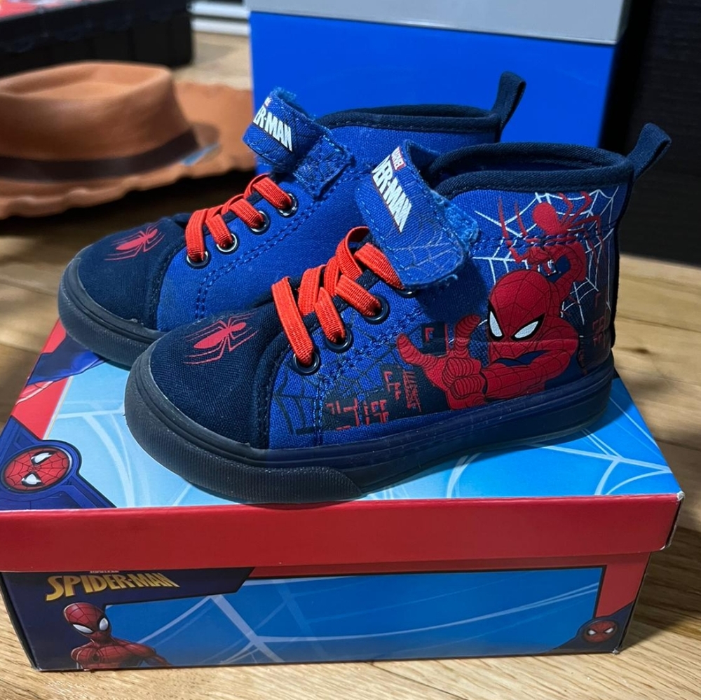 Favorite Characters Spider Man Canvas Sneakers Size 8